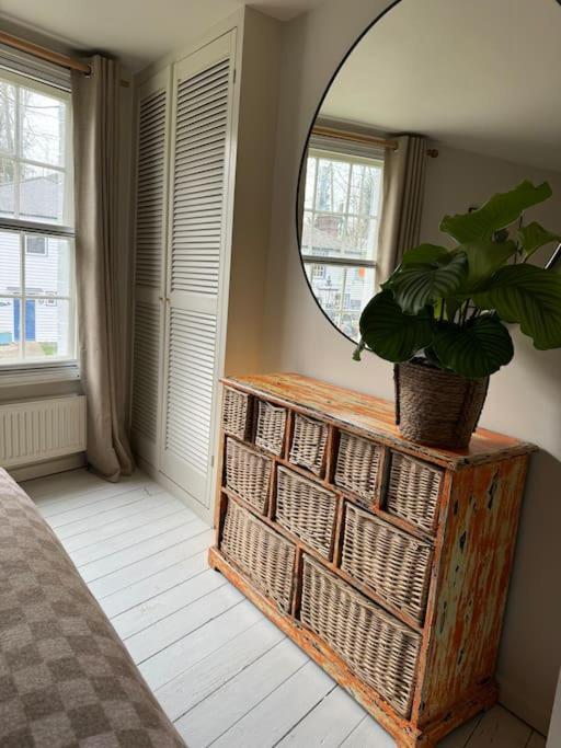 Spring Crescent Cottage In Рай Екстериор снимка
